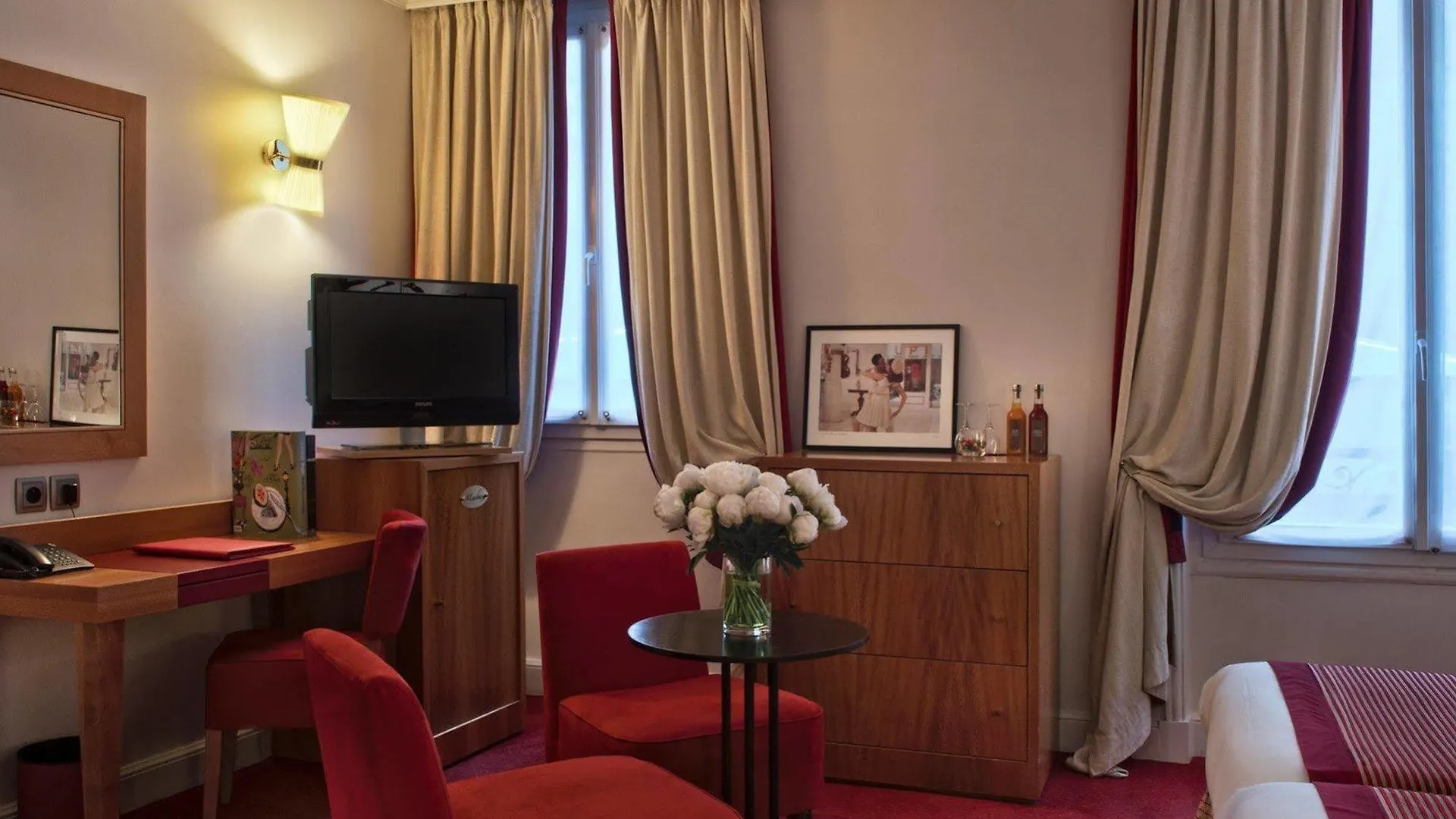 Hotel Waldorf Trocadero Tour Eiffel 4*